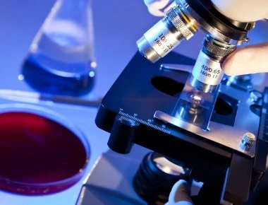 Πρωτοποριακό βιο-οπτοηλεκτρονικό εμφύτευμα βάζει τέλος στην ακράτεια και τη συχνοουρία